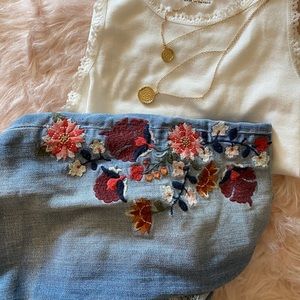 super cute embroidery jeans 💘